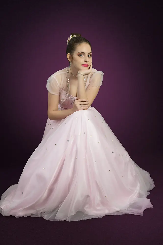 Quinceañera con vestido rosa